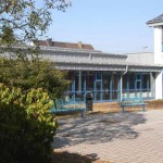 Dach in Doppelstehfalztechnik aus Zink vorbewittert, Fassade in Winkelstehfalztechnik auch Zink vorbewittert